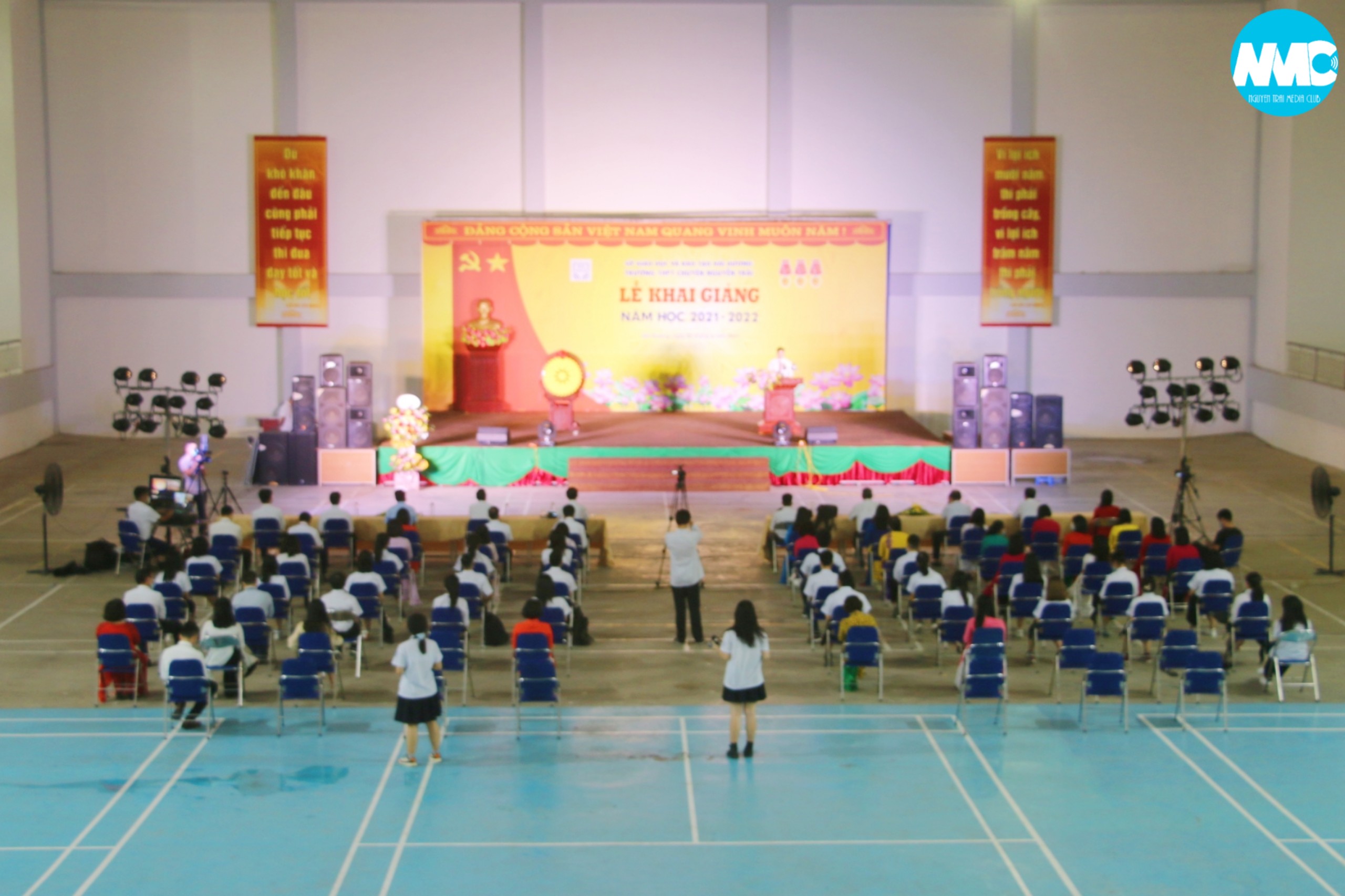 Nhấn để phóng to