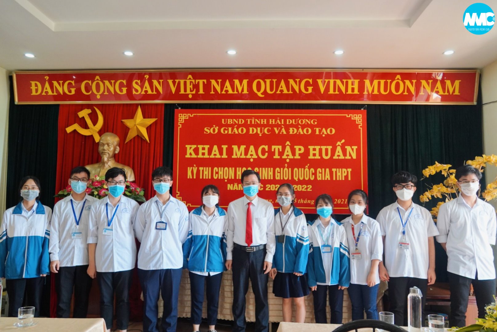 Nhấn để phóng to