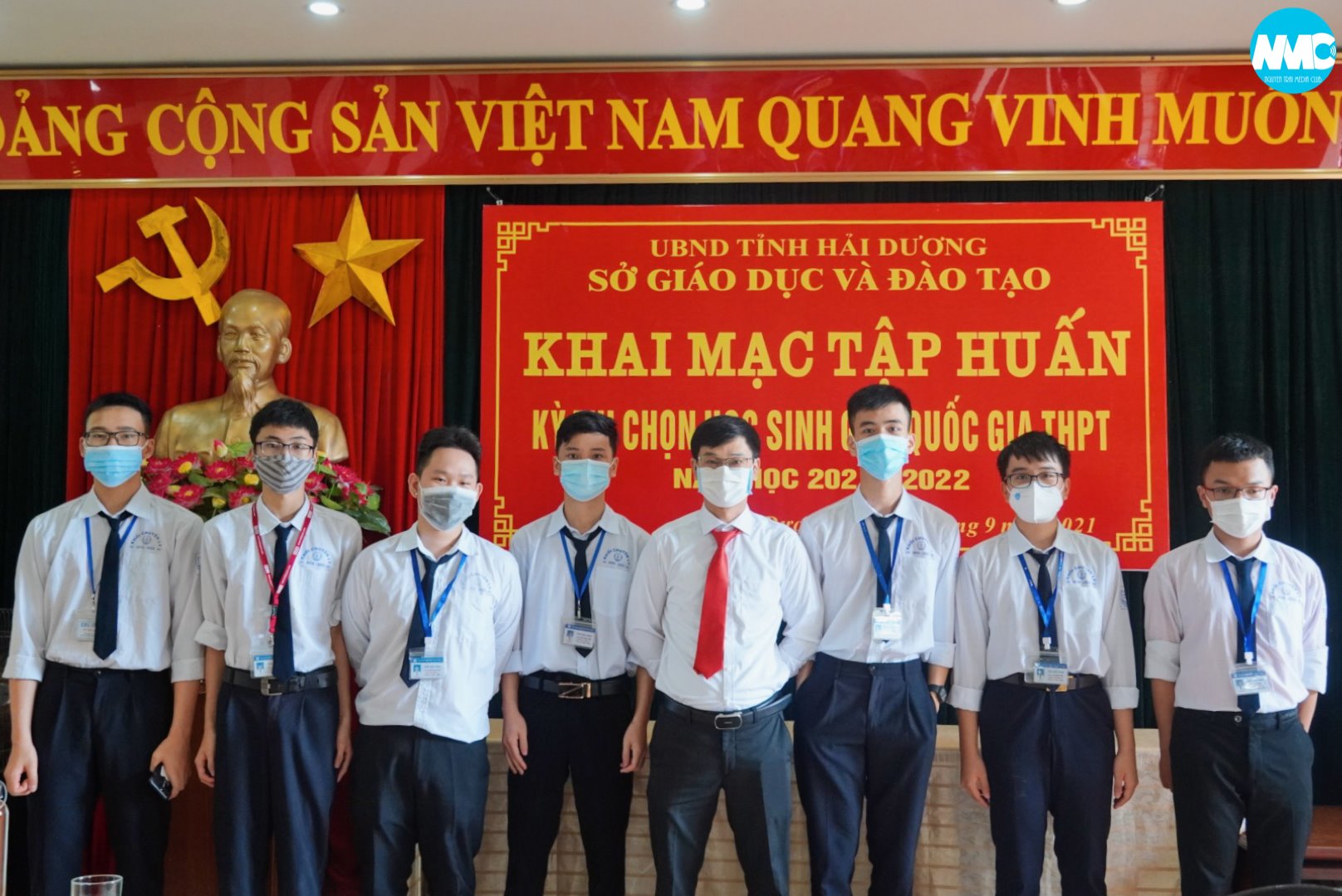 Nhấn để phóng to