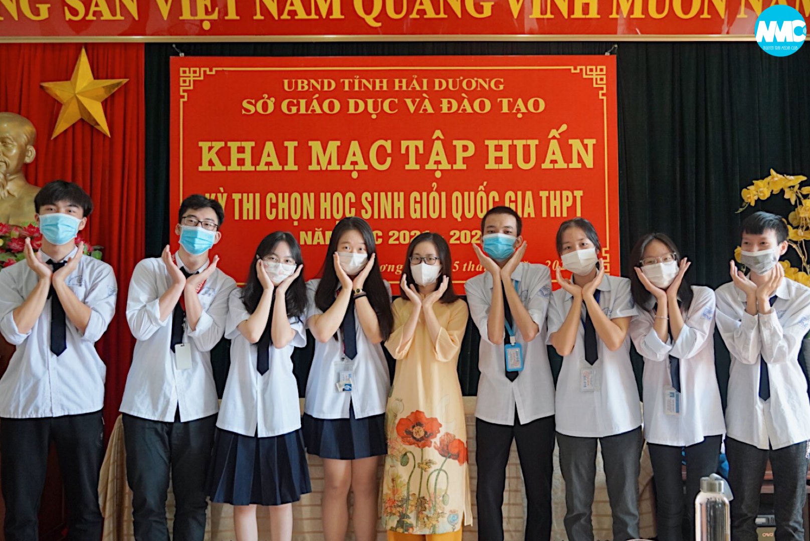 Nhấn để phóng to