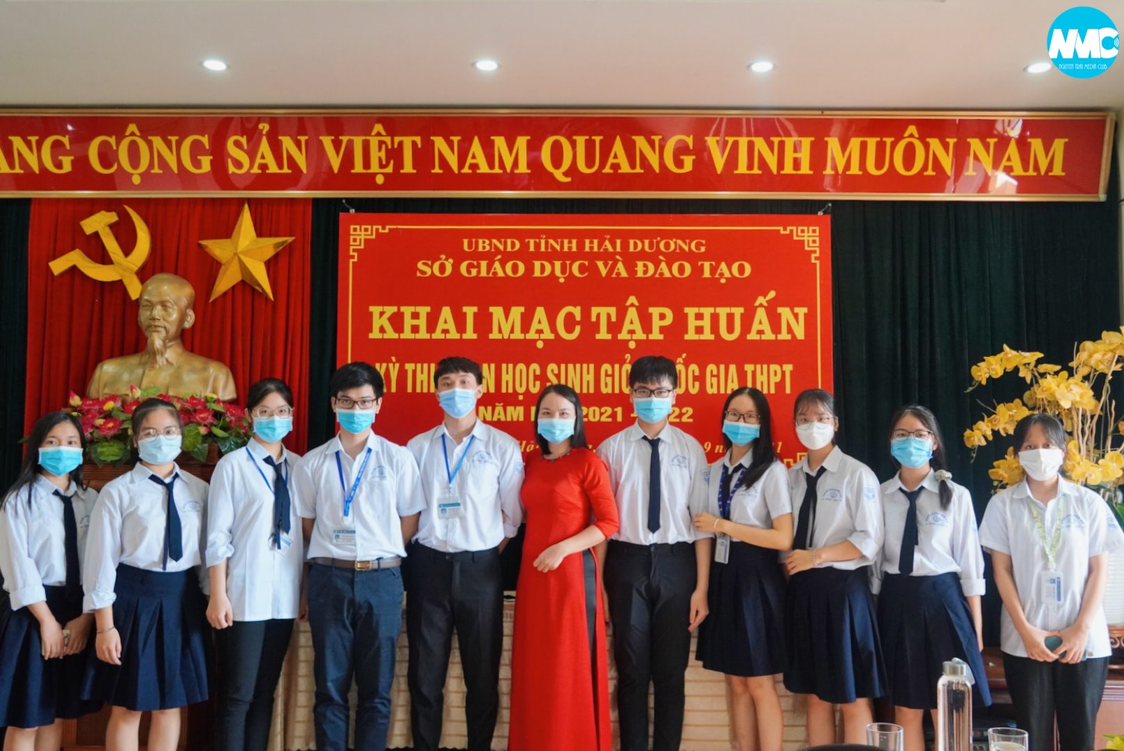 Nhấn để phóng to