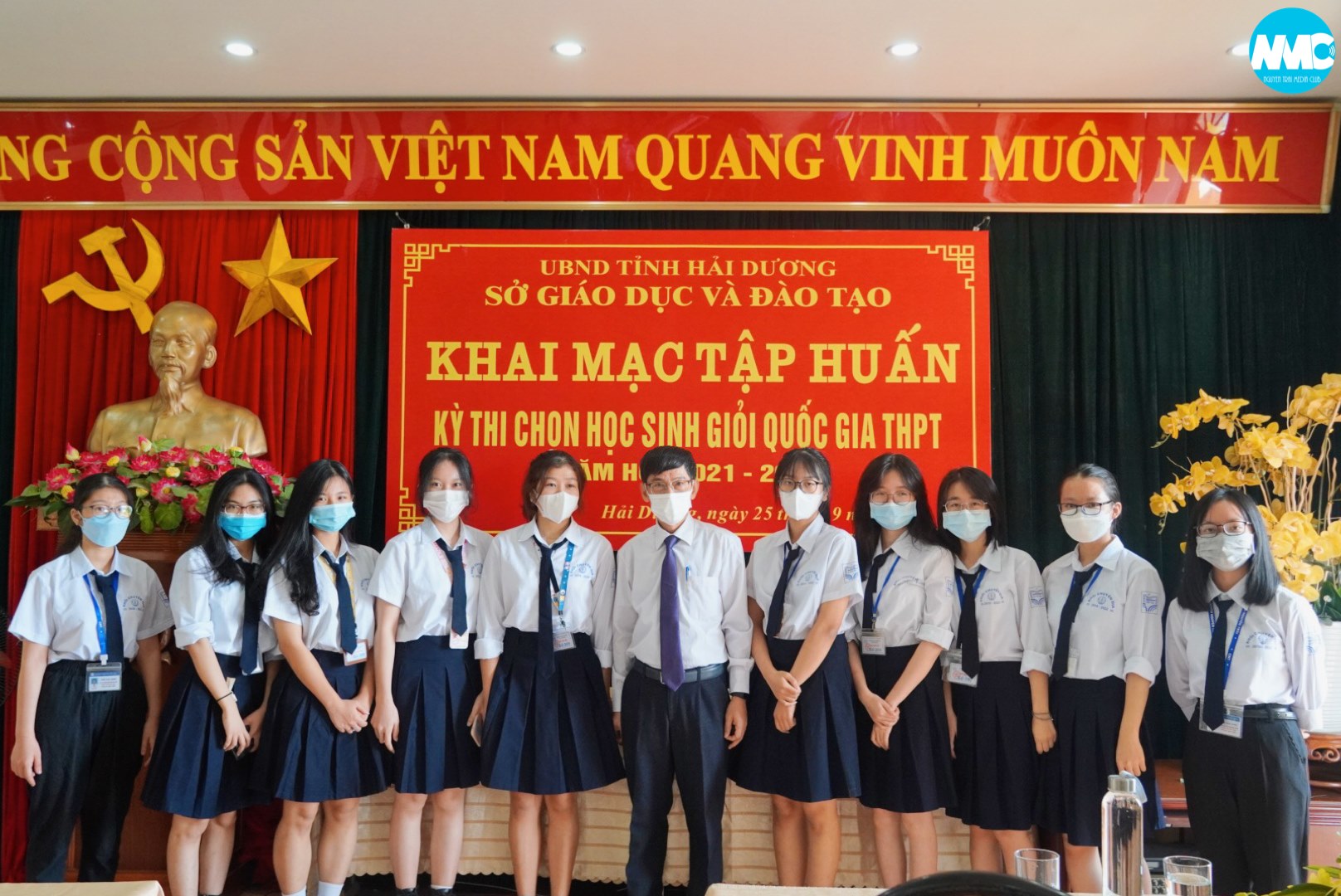 Nhấn để phóng to