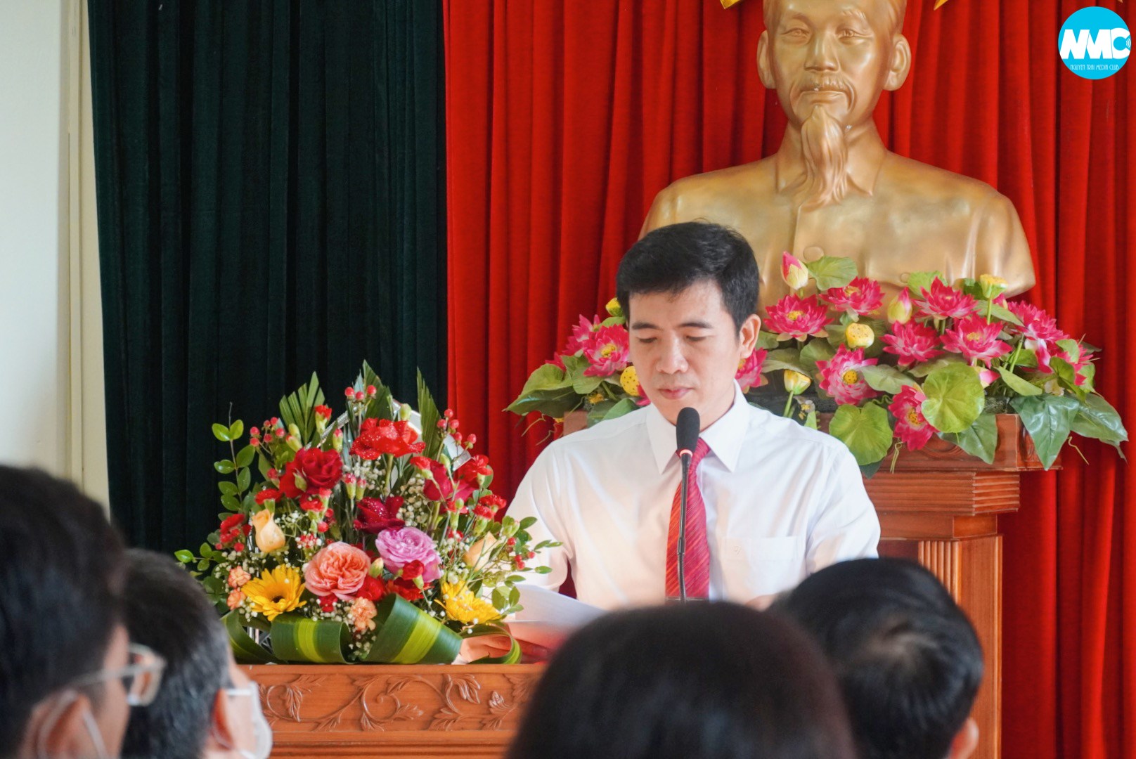 Nhấn để phóng to
