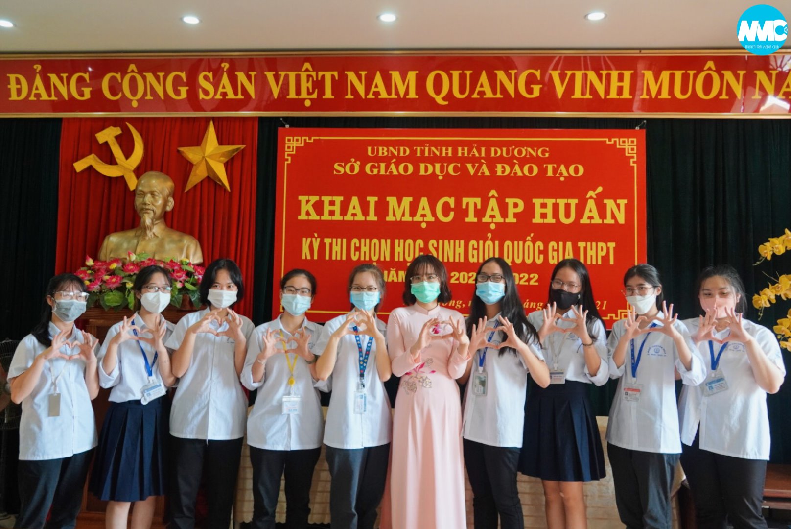 Nhấn để phóng to