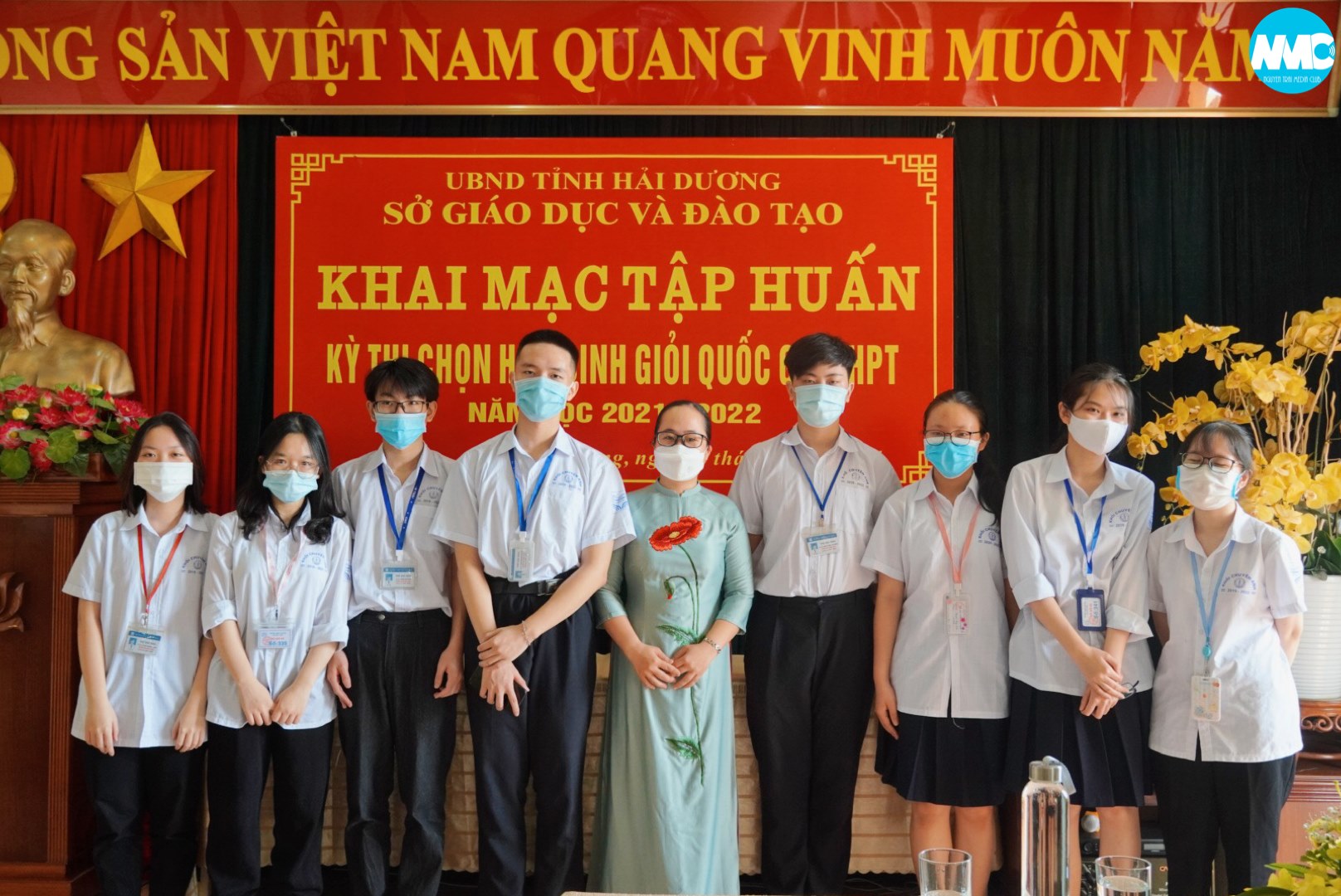 Nhấn để phóng to
