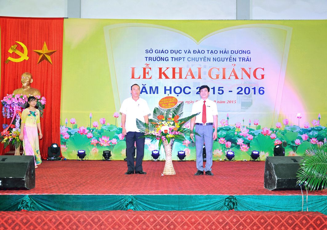 Nhấn để phóng to