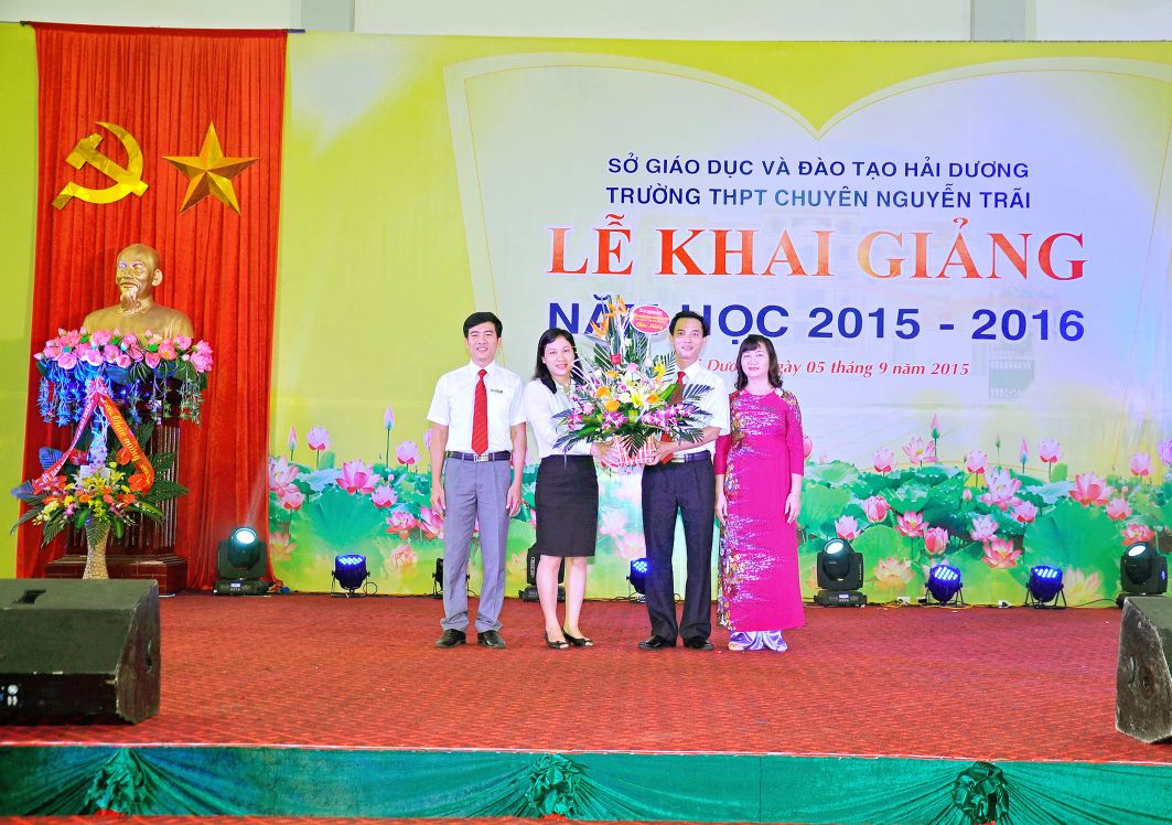 Nhấn để phóng to