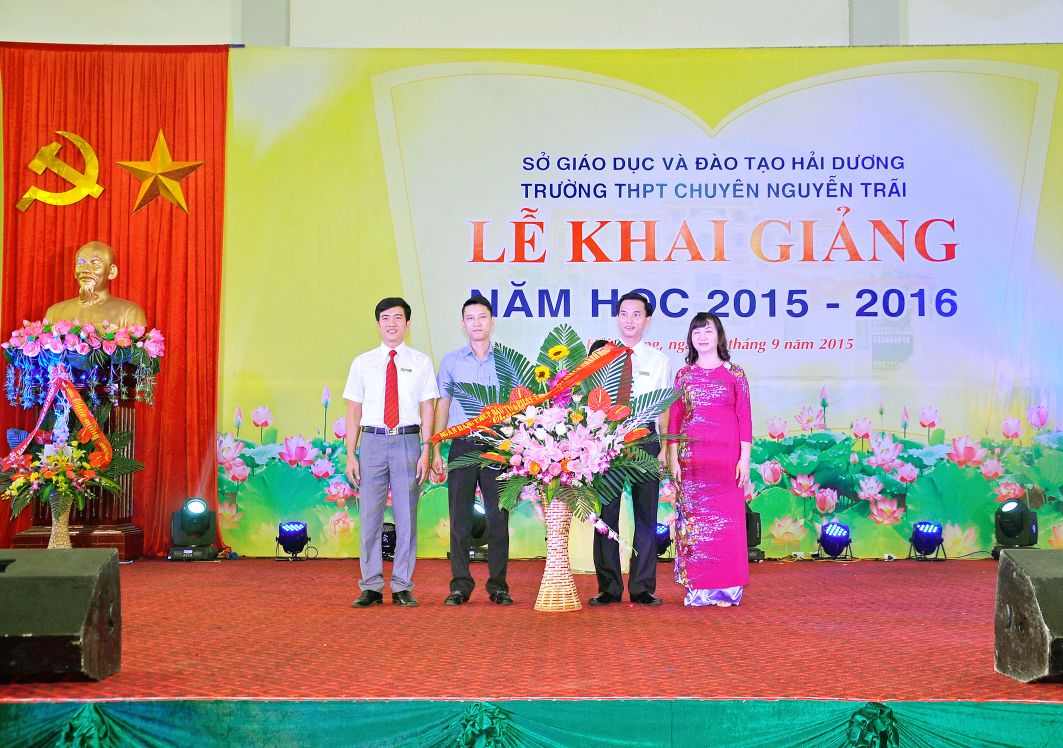 Nhấn để phóng to