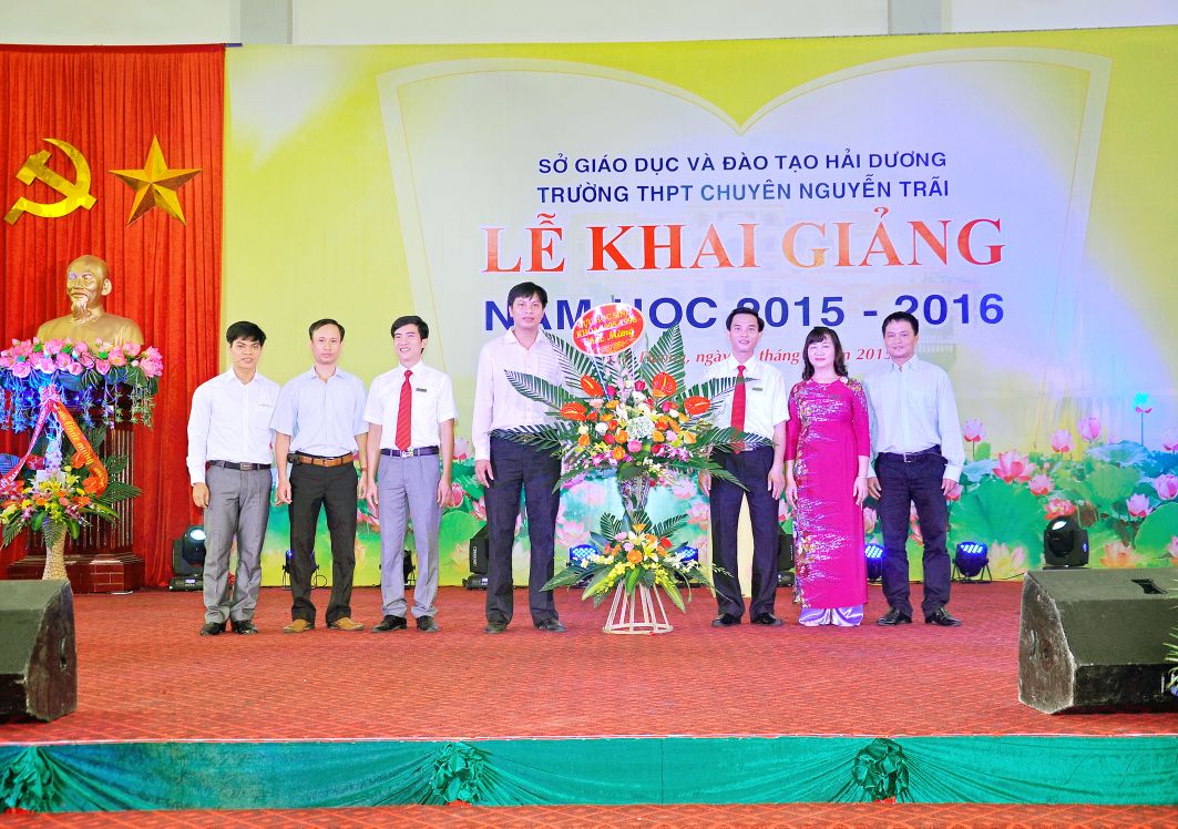 Nhấn để phóng to