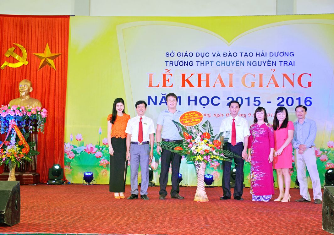 Nhấn để phóng to