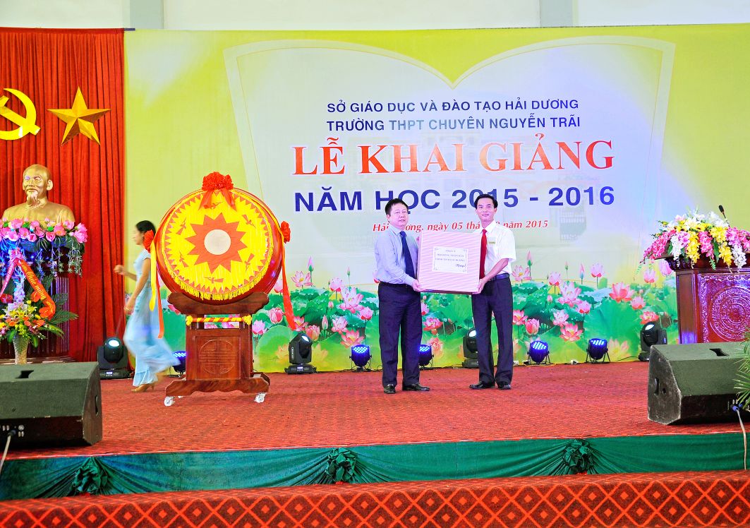 Nhấn để phóng to