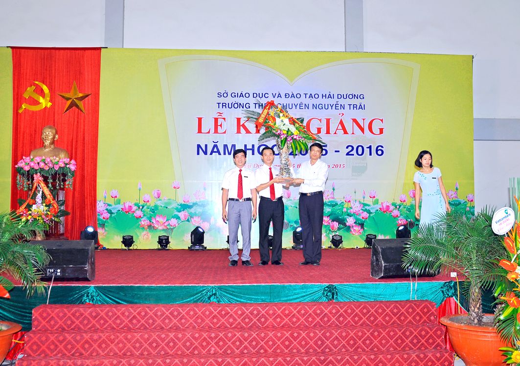 Nhấn để phóng to