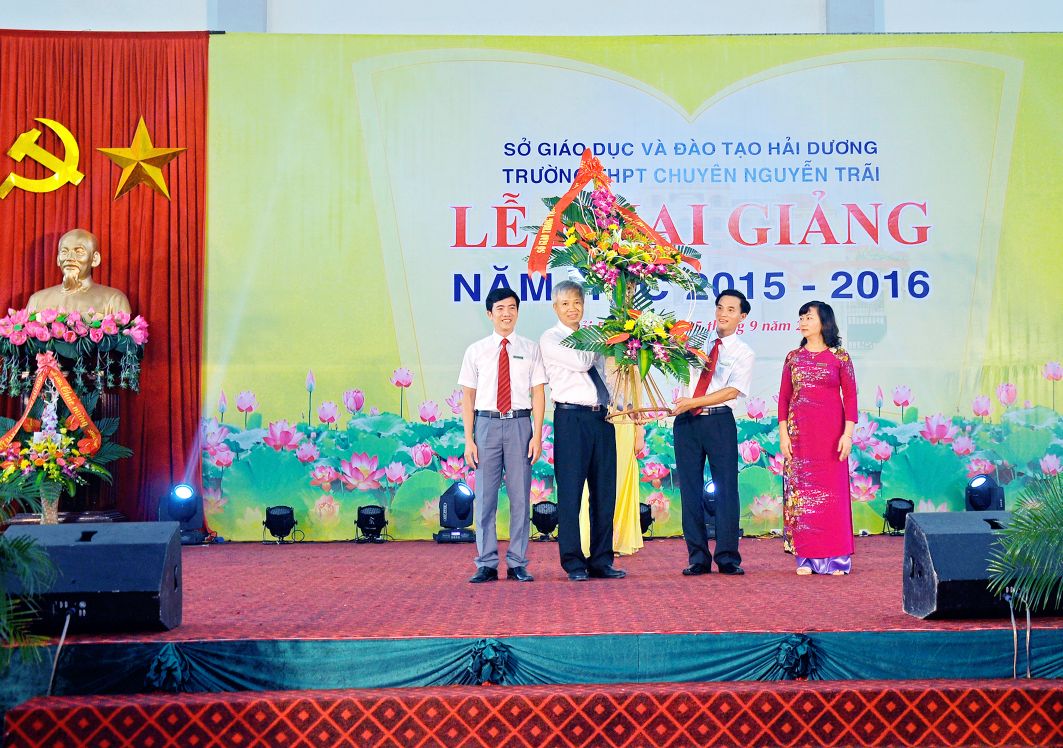 Nhấn để phóng to