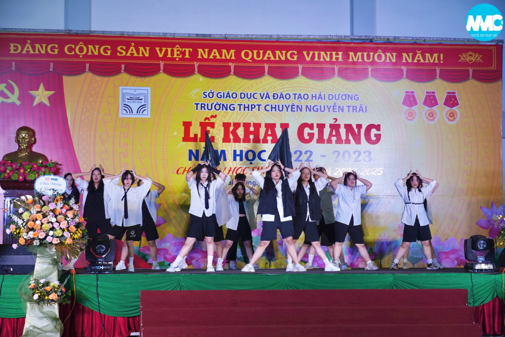 Nhấn để phóng to