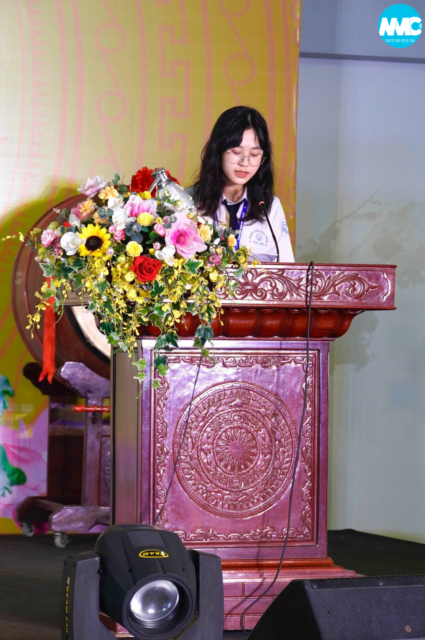 Nhấn để phóng to