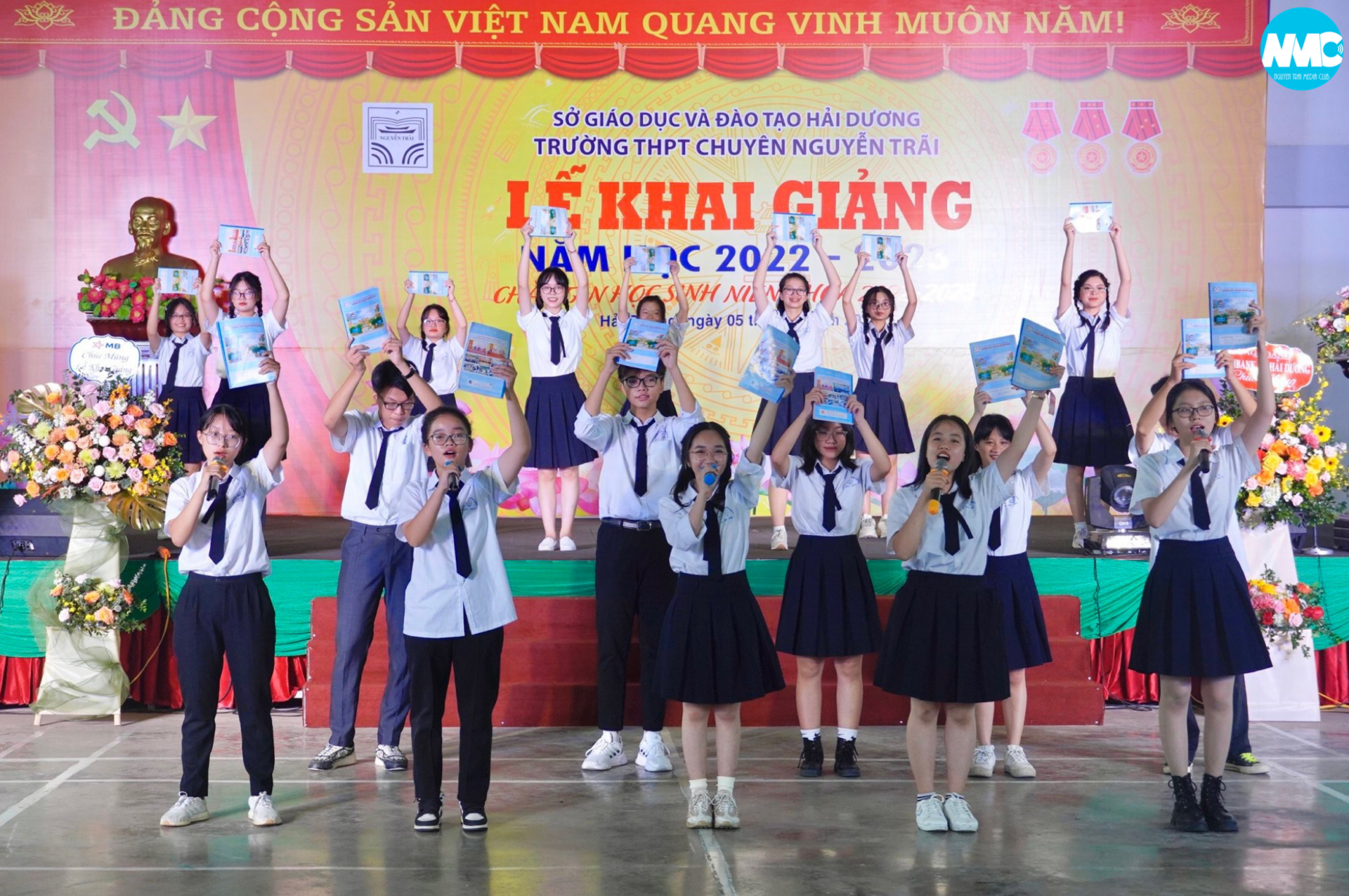 Nhấn để phóng to