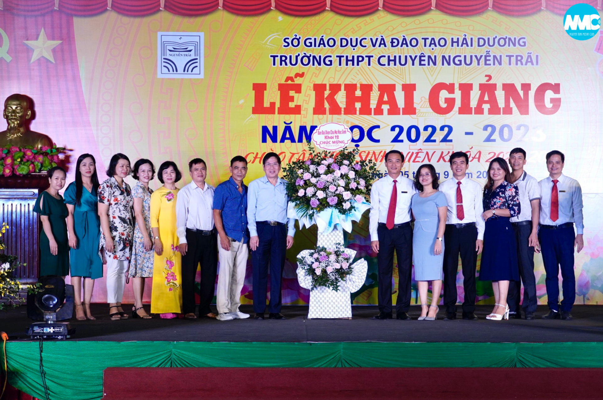 Nhấn để phóng to