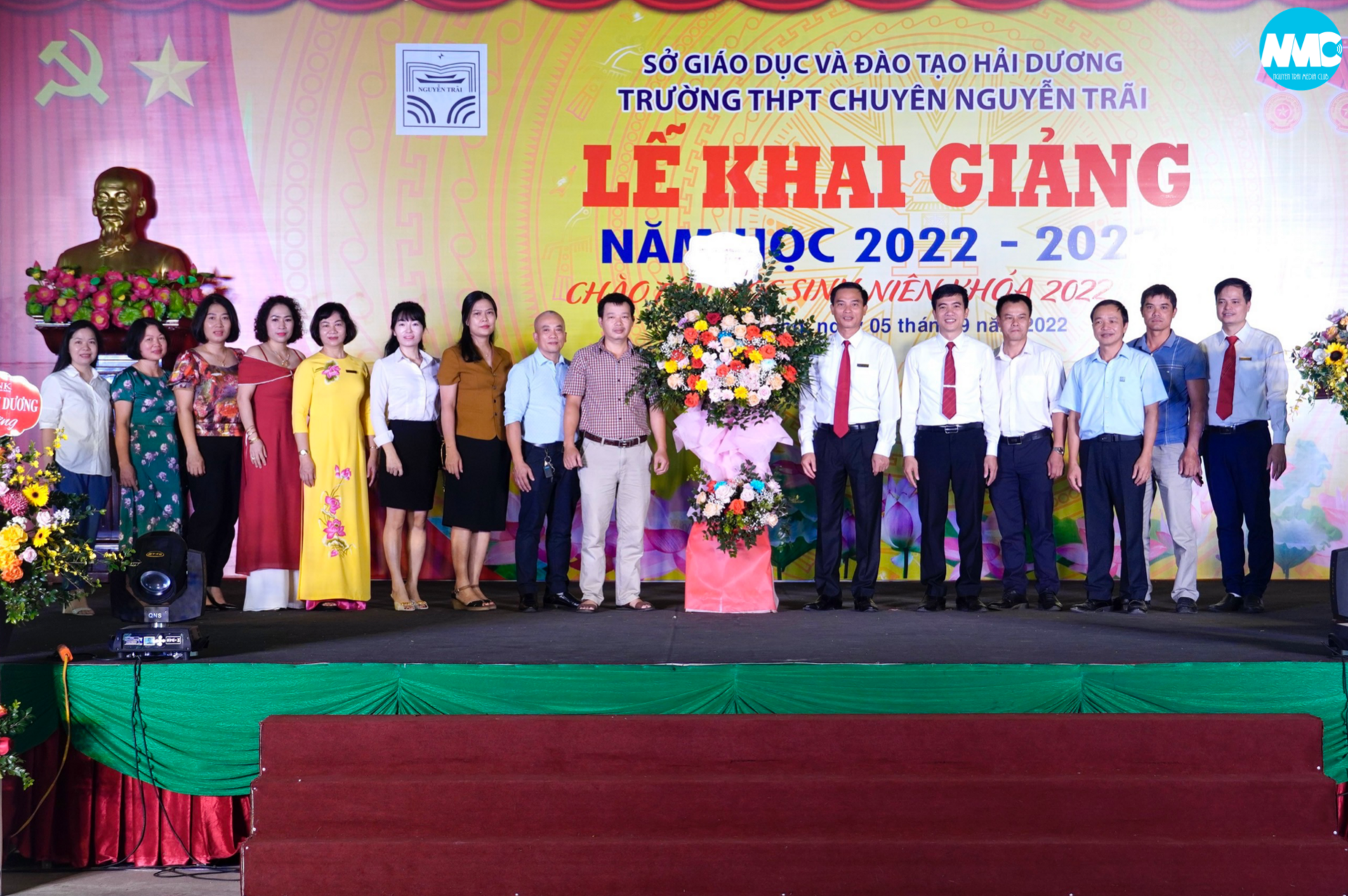 Nhấn để phóng to