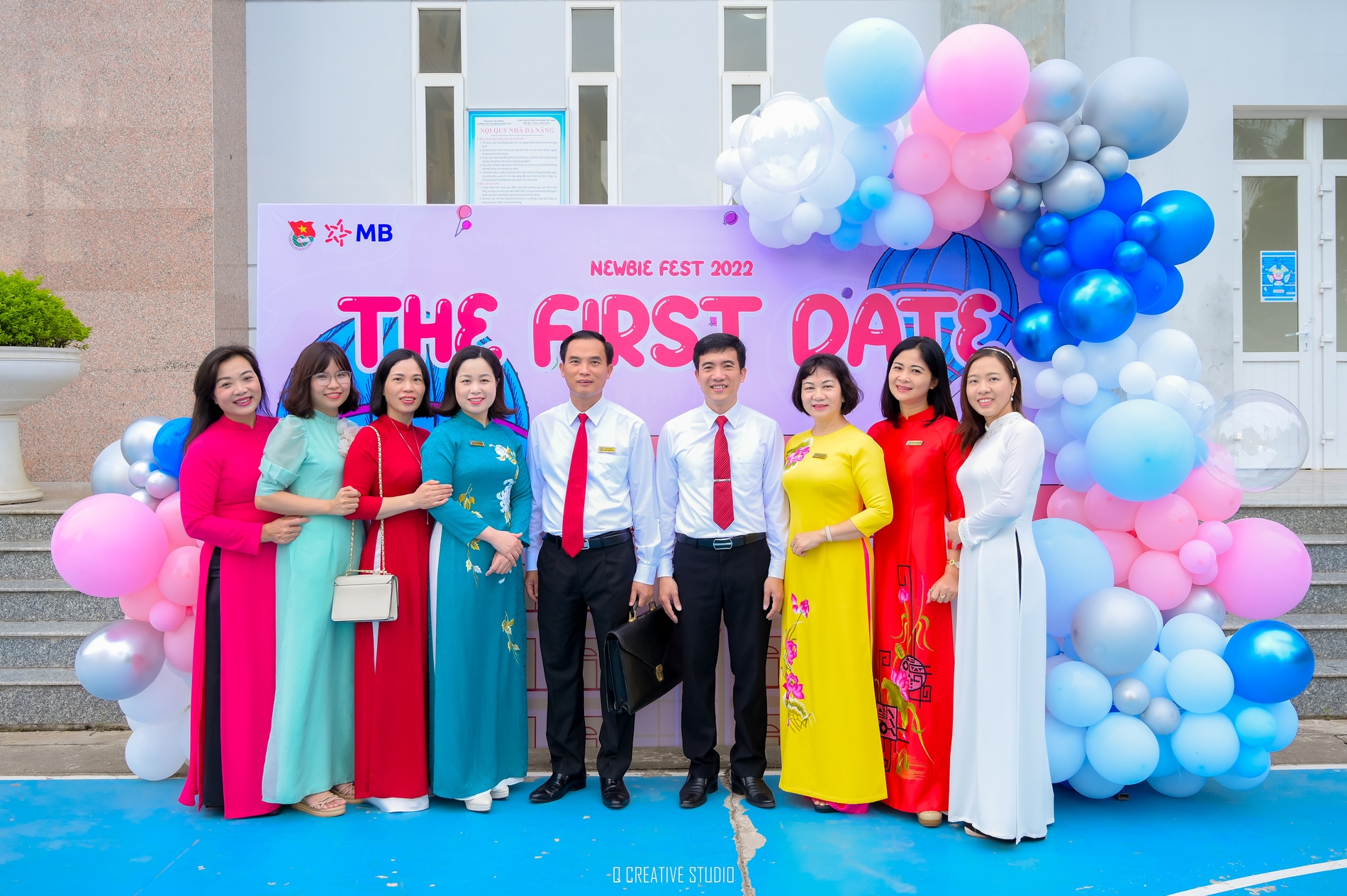 Nhấn để phóng to