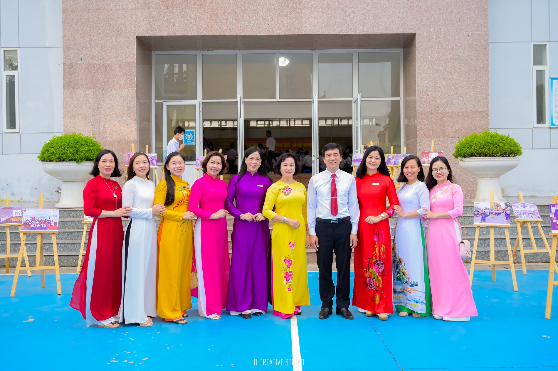 Nhấn để phóng to