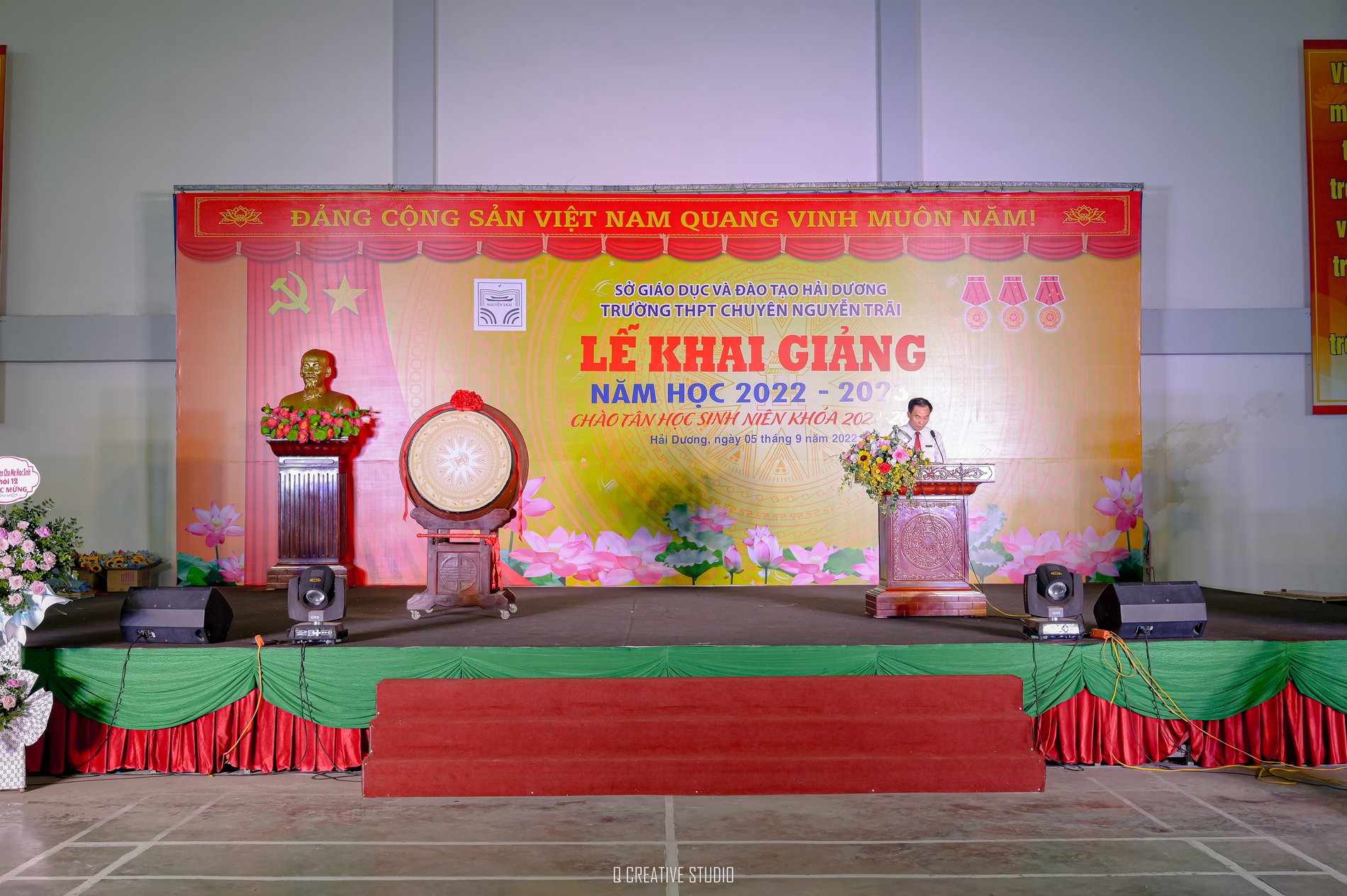 Nhấn để phóng to