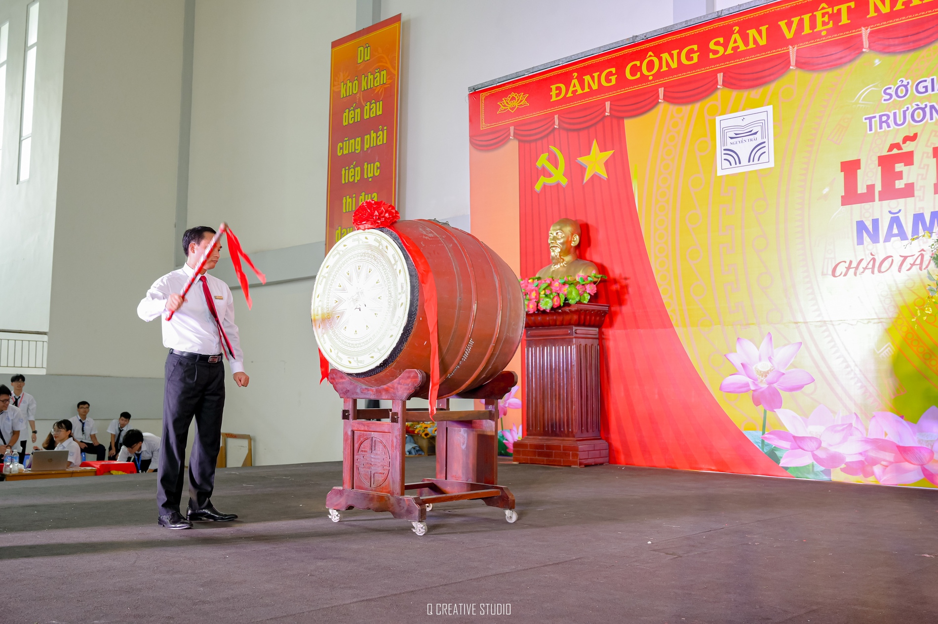 Nhấn để phóng to