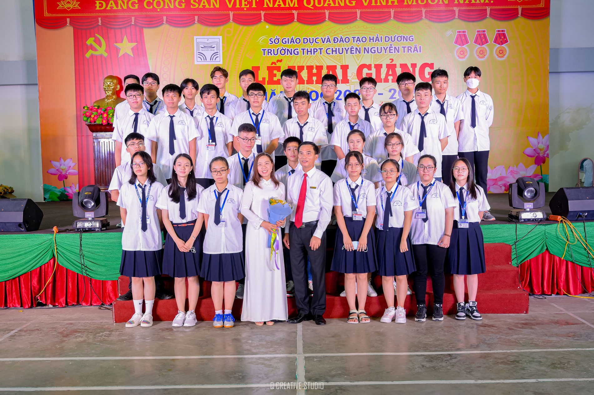 Nhấn để phóng to