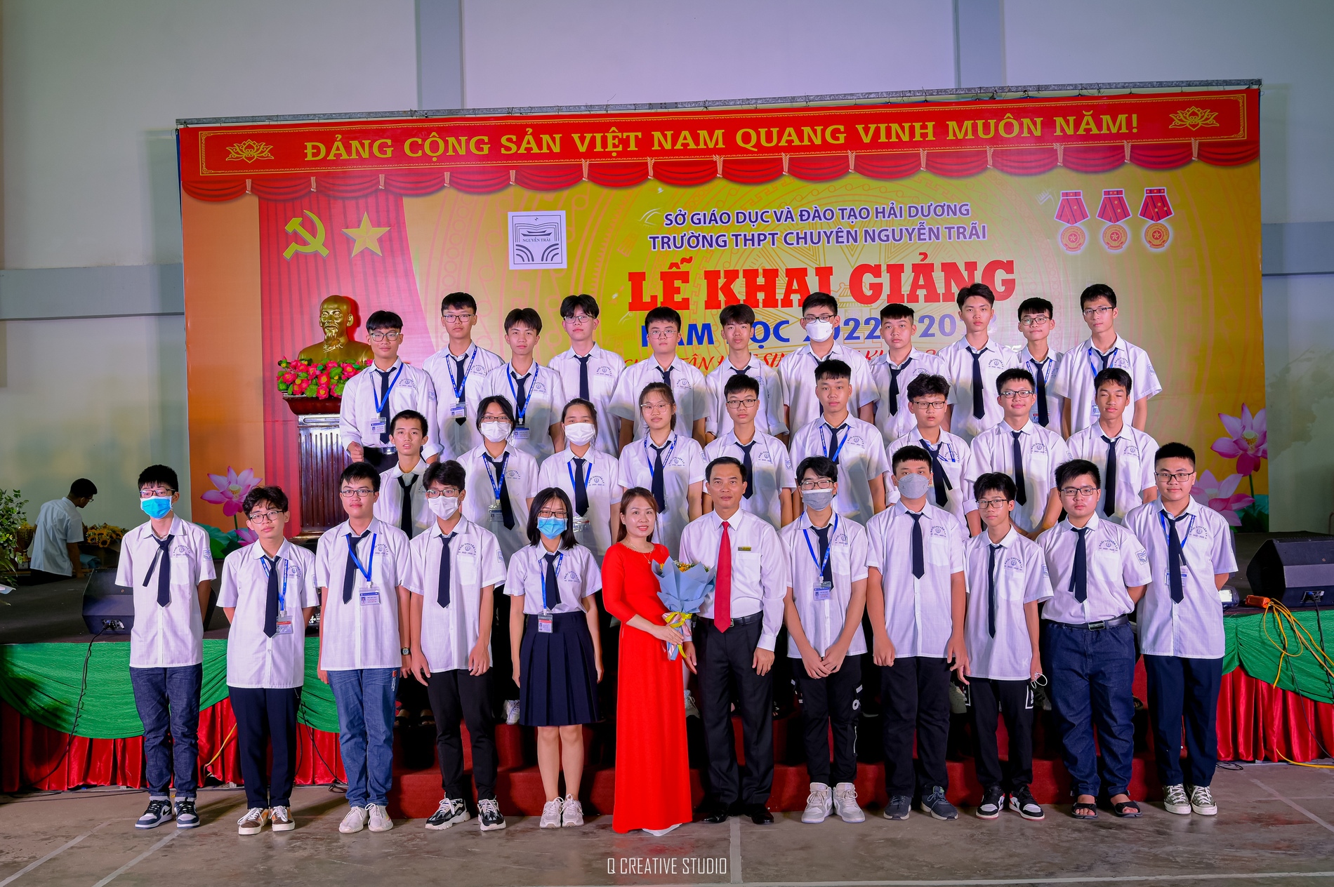 Nhấn để phóng to