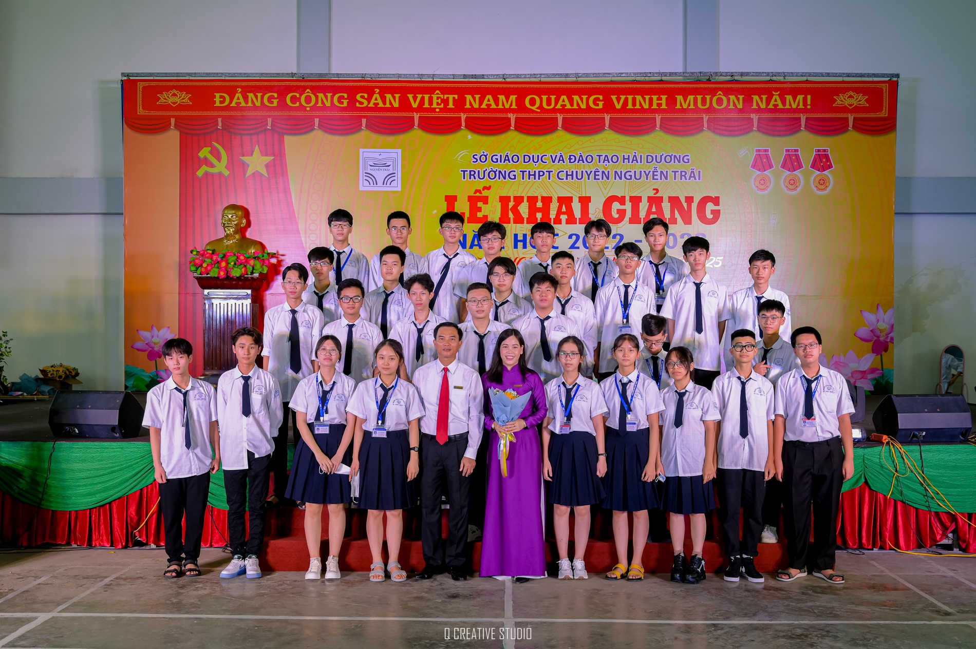 Nhấn để phóng to