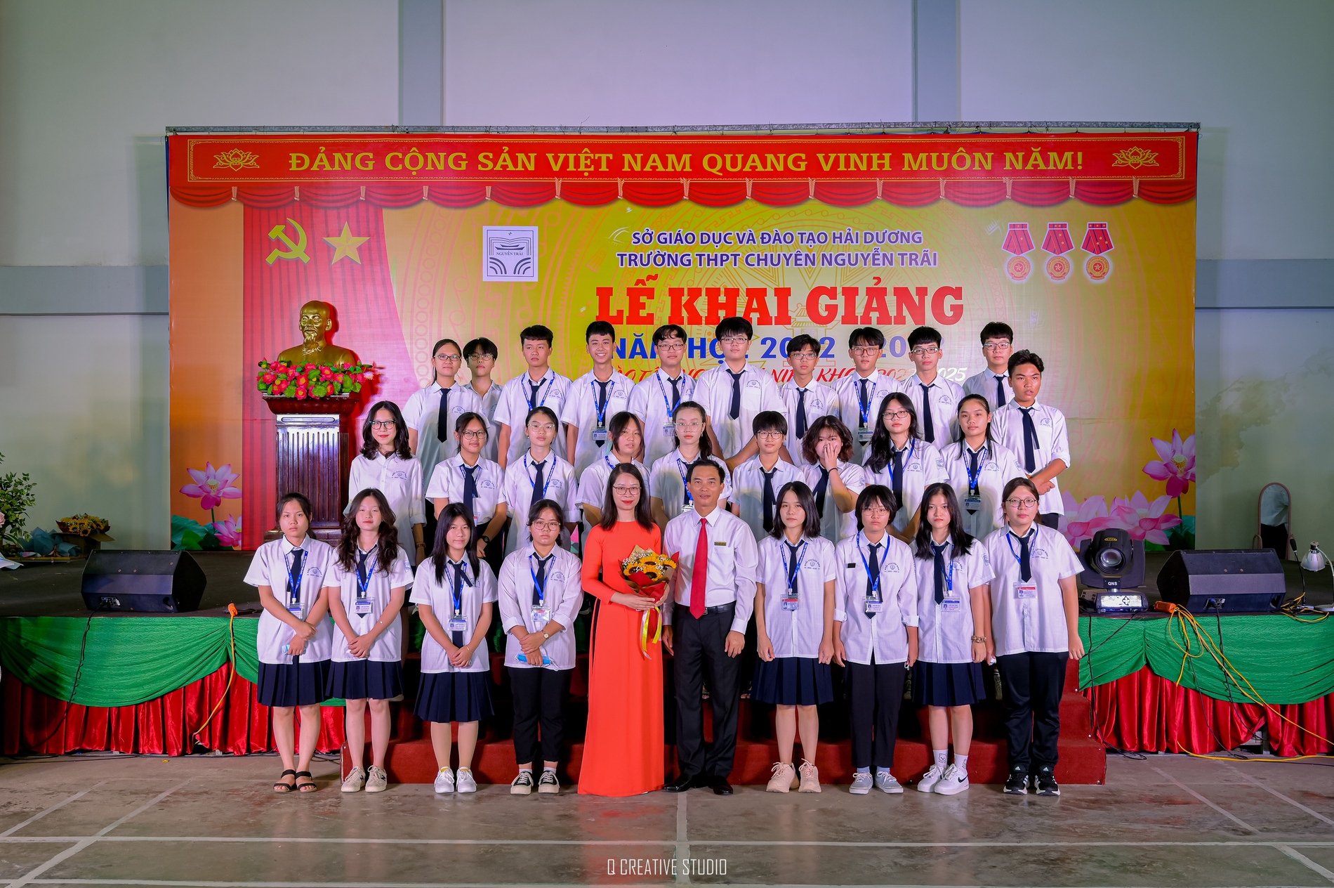 Nhấn để phóng to