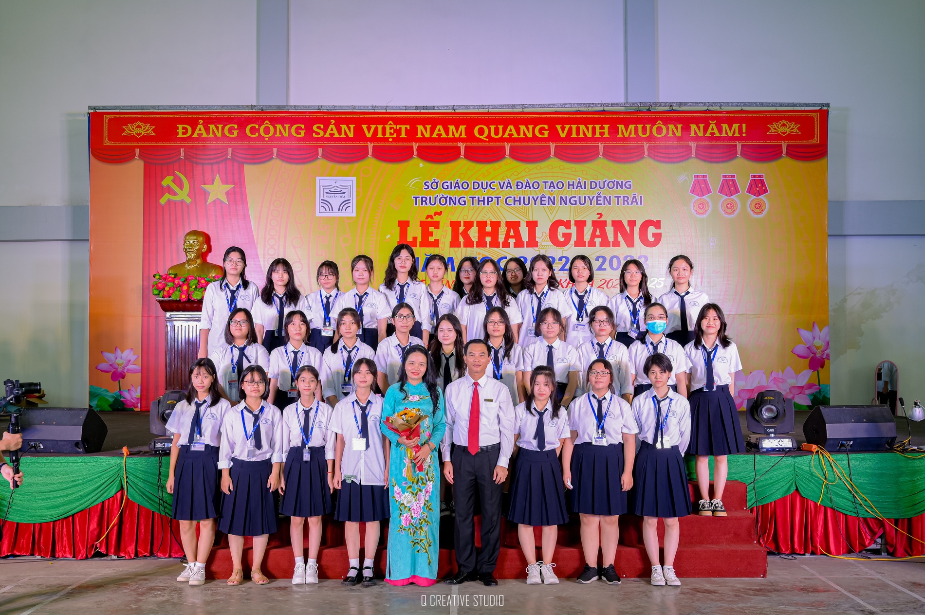 Nhấn để phóng to
