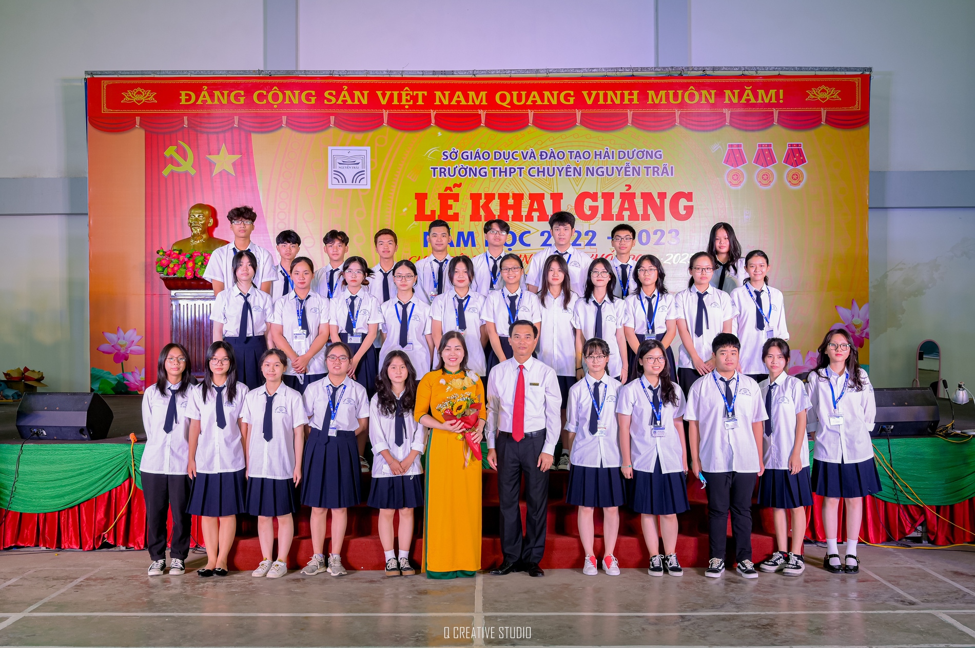 Nhấn để phóng to