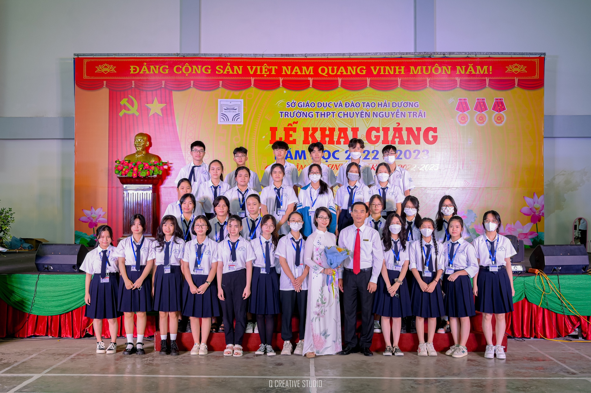 Nhấn để phóng to