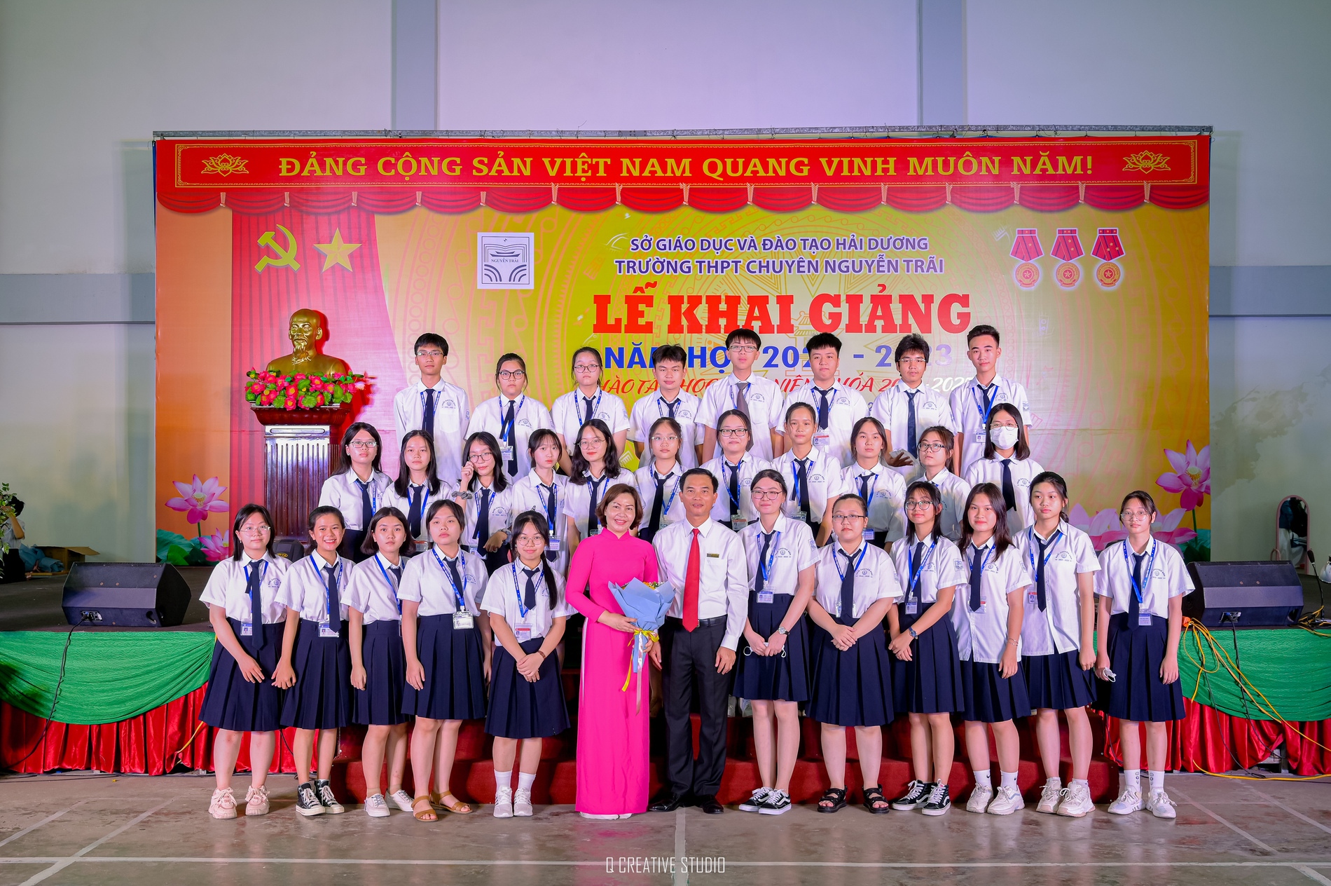 Nhấn để phóng to