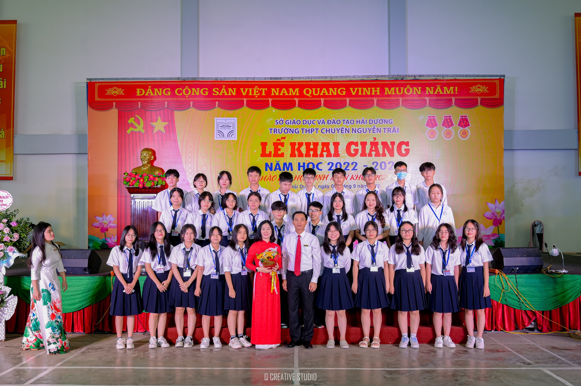 Nhấn để phóng to