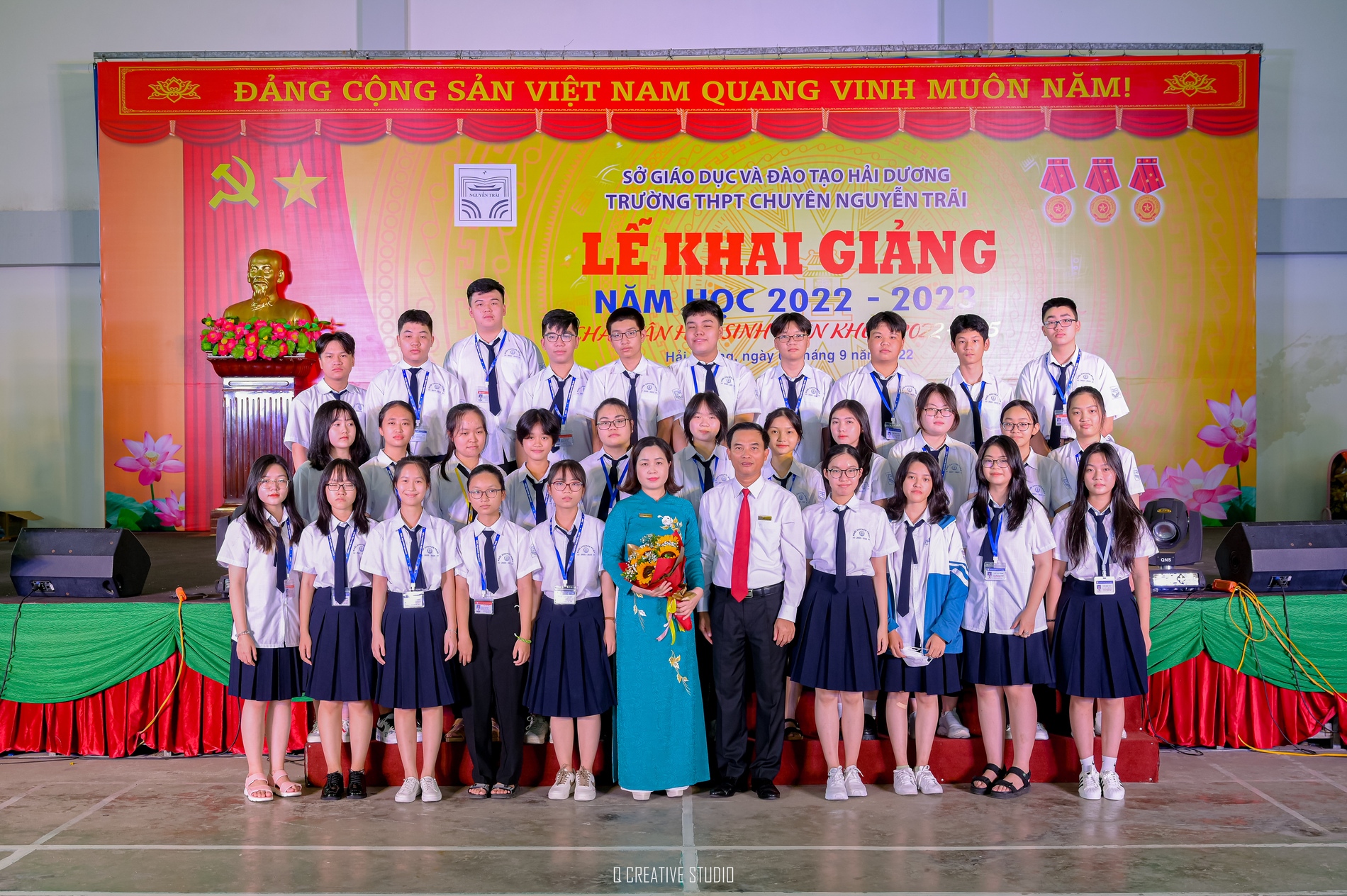 Nhấn để phóng to