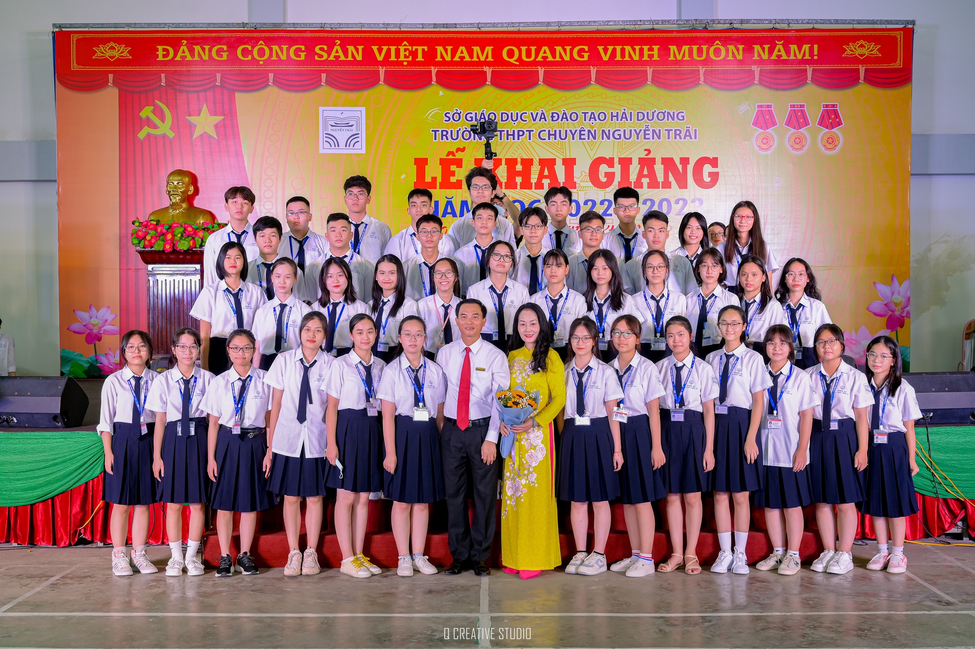 Nhấn để phóng to