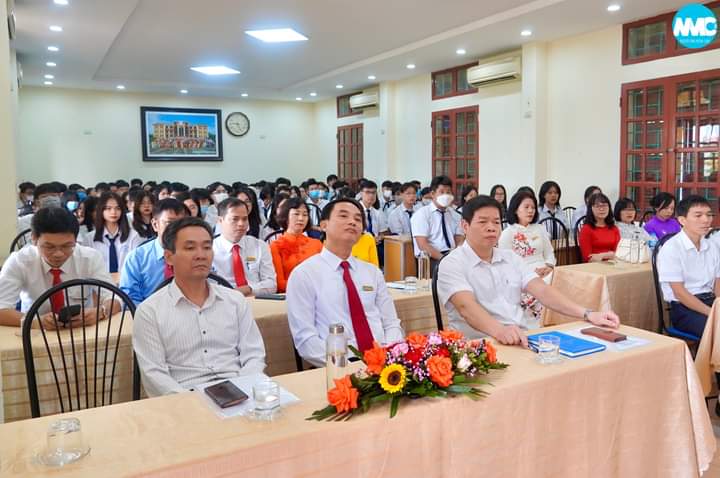 Nhấn để phóng to