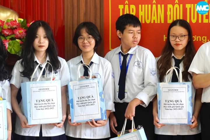 Nhấn để phóng to