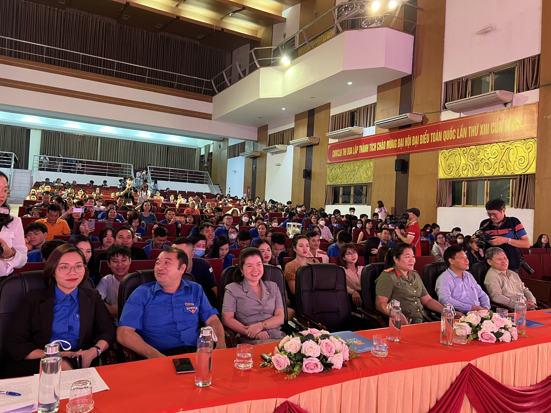 Nhấn để phóng to