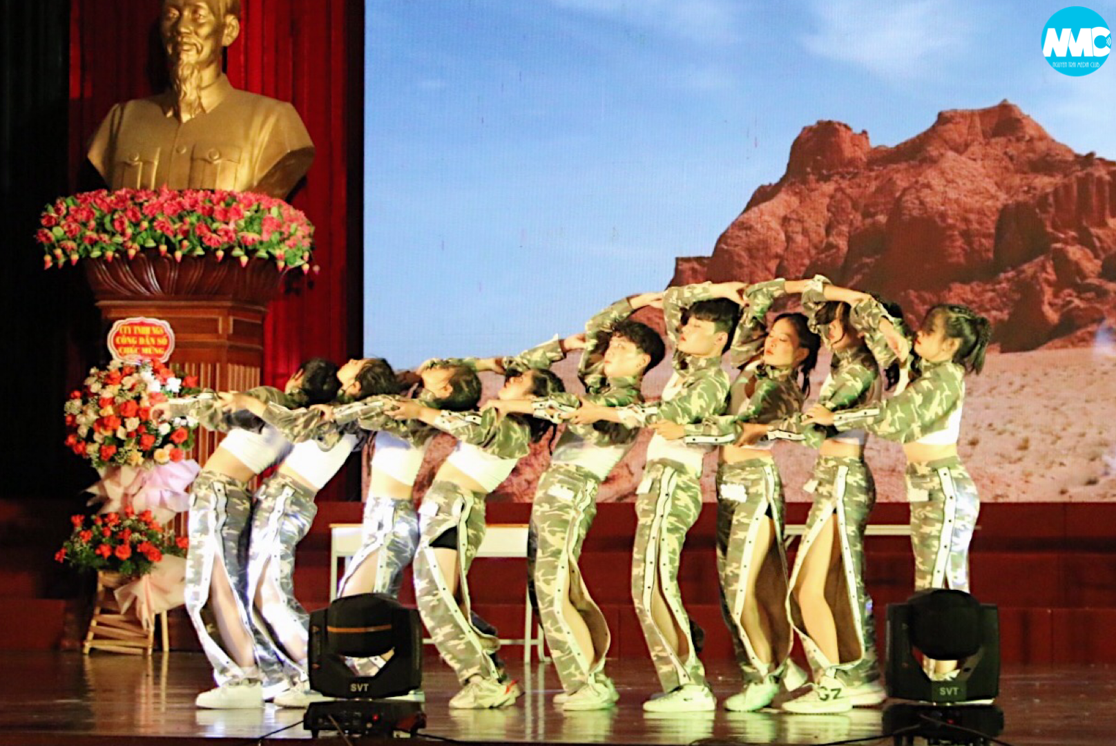 Nhấn để phóng to