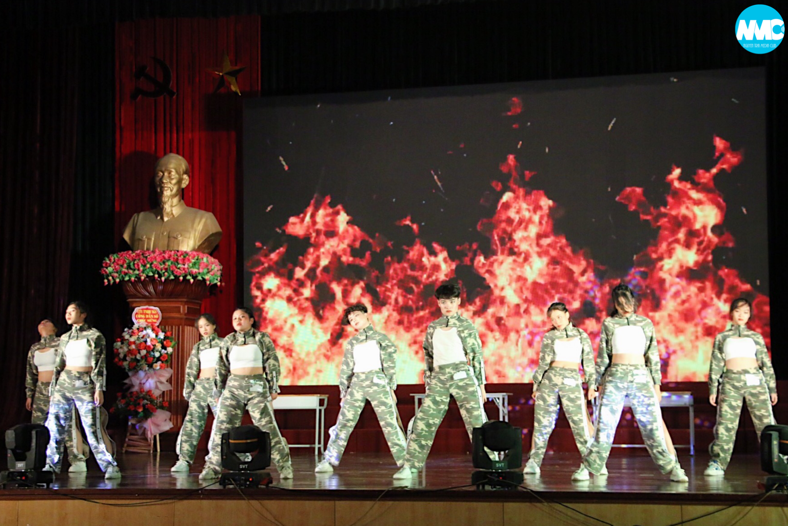 Nhấn để phóng to
