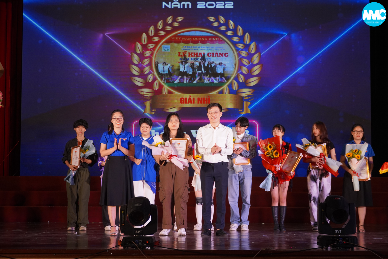 Nhấn để phóng to