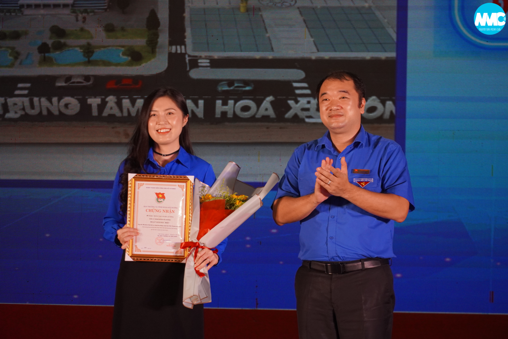 Nhấn để phóng to
