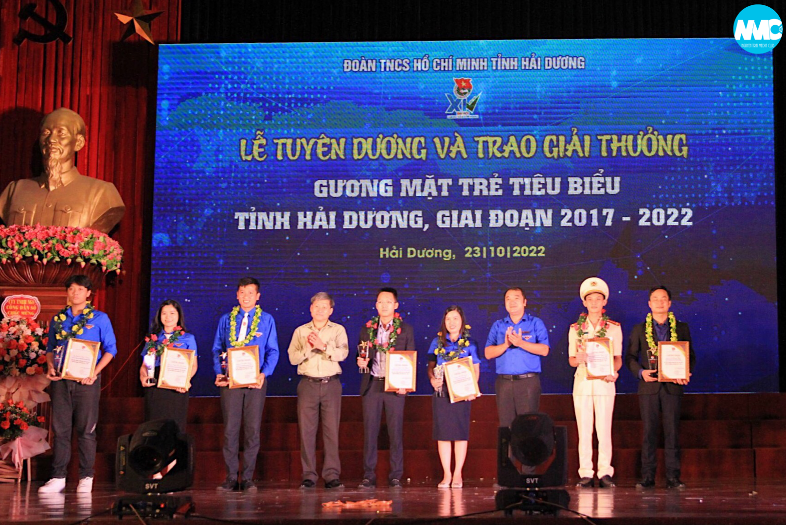 Nhấn để phóng to