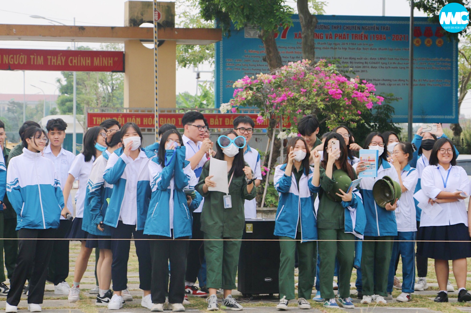 Nhấn để phóng to