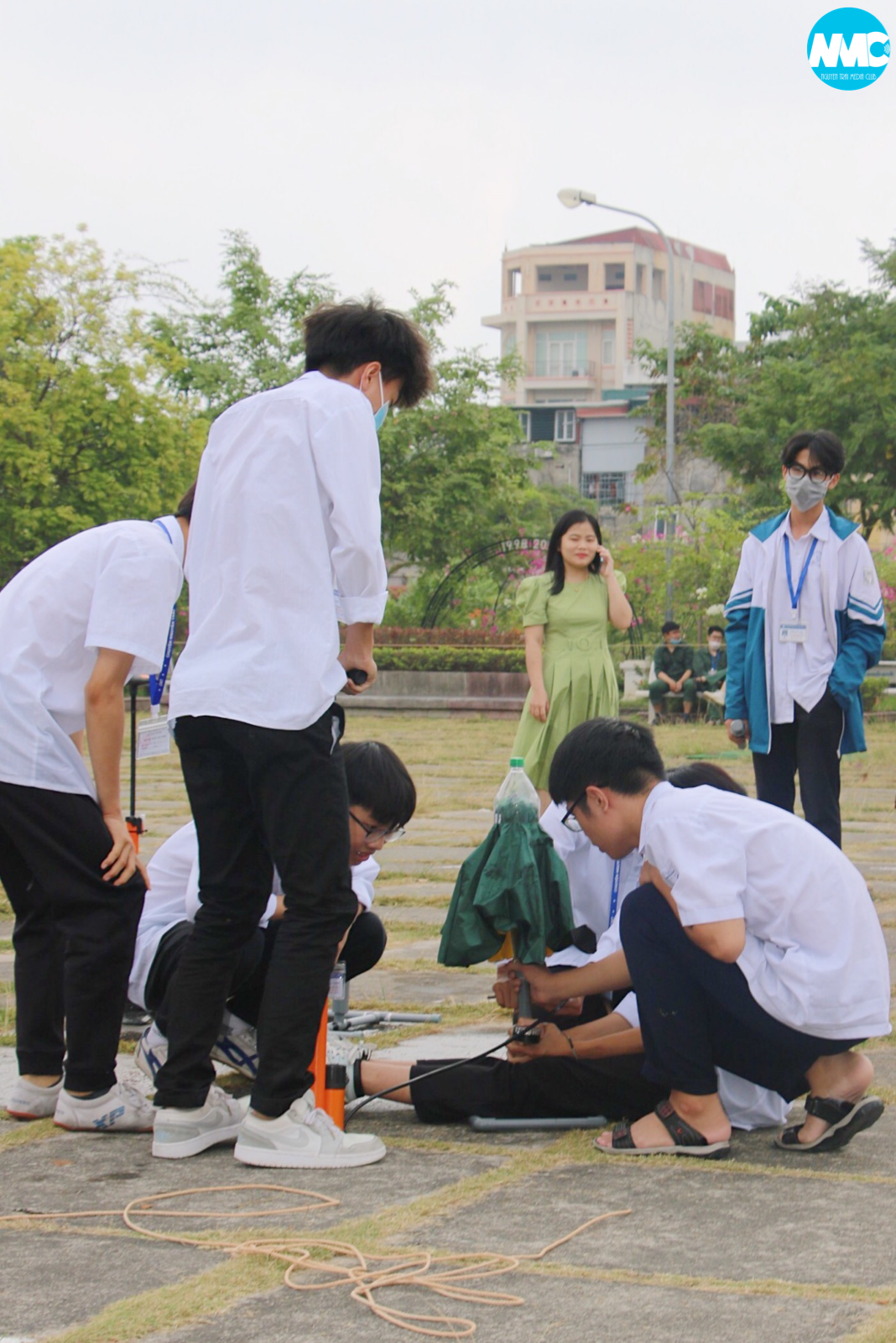 Nhấn để phóng to