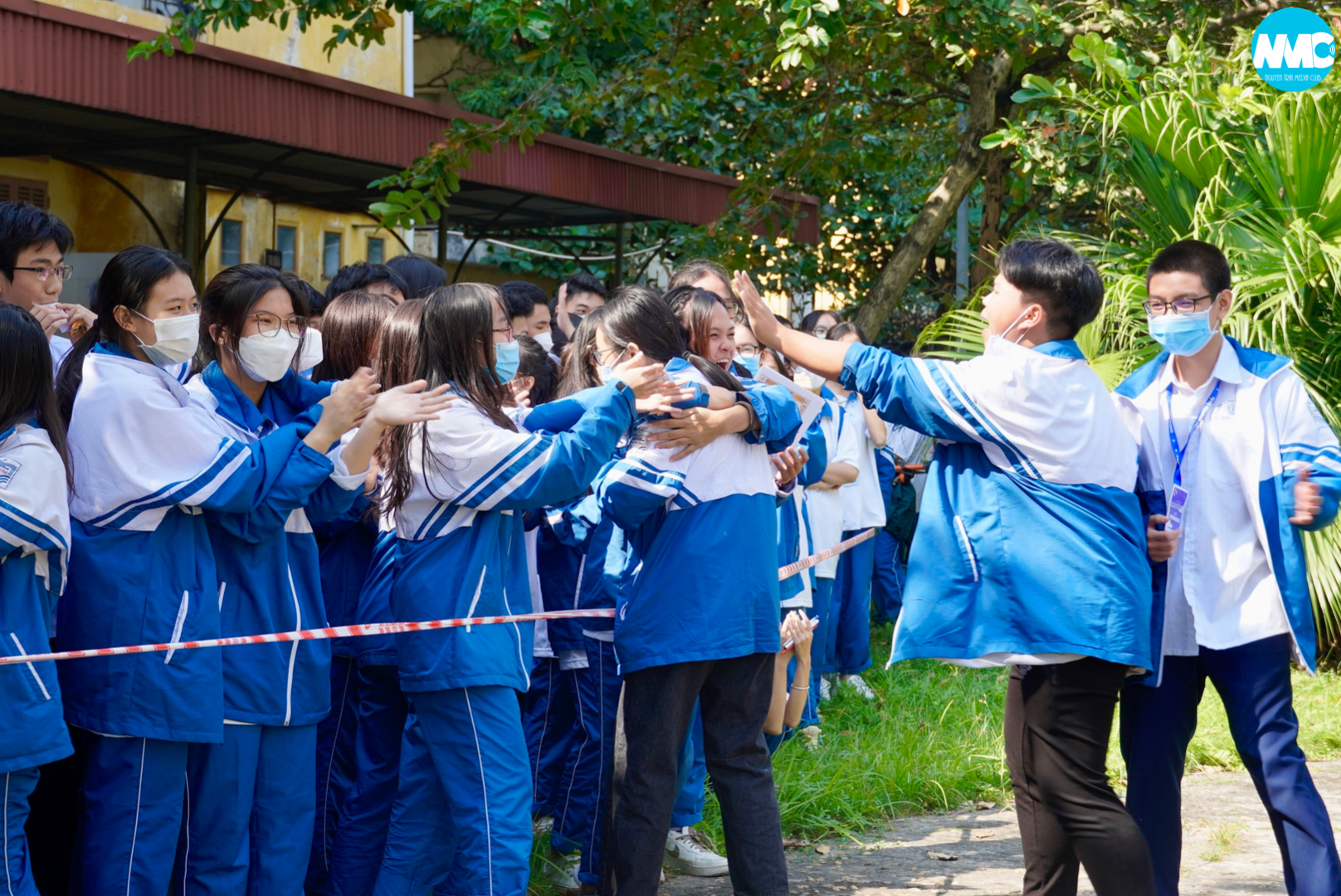 Nhấn để phóng to