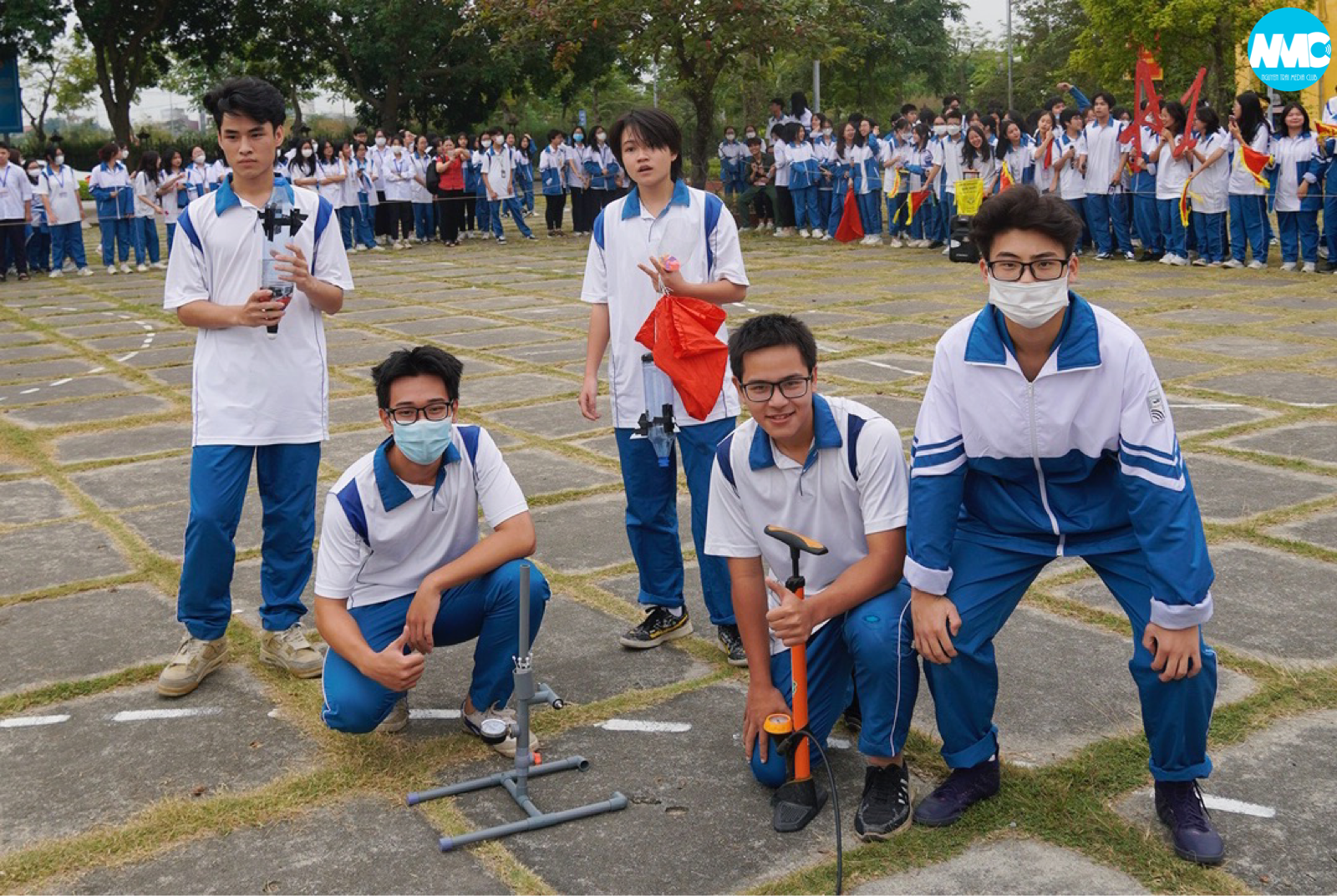 Nhấn để phóng to