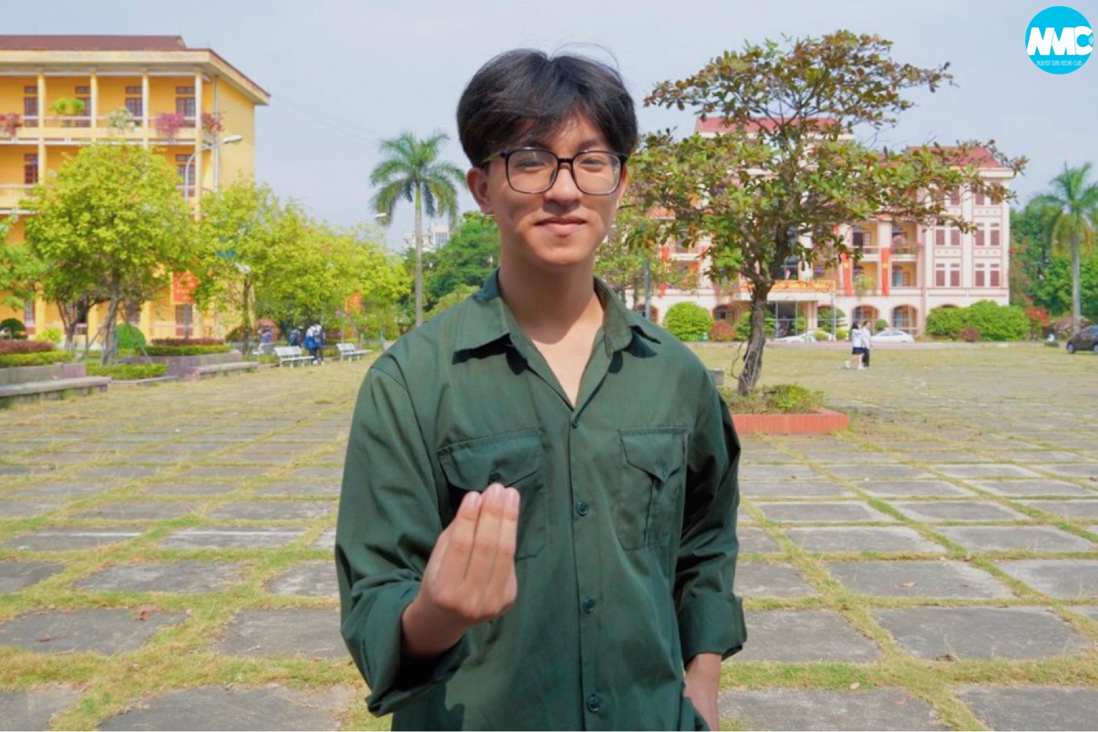 Nhấn để phóng to